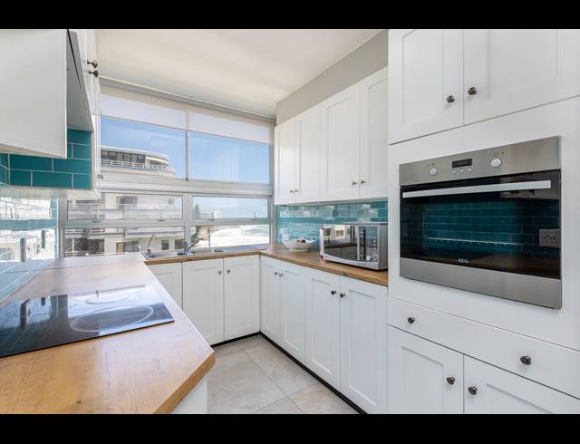 2 BEDROOM APARTMENT TO LET IN SEA POINT